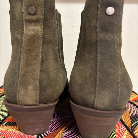 Patina suede boots - Picture 7 of 11